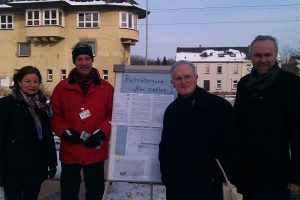 Da war es noch richtig kalt: Unterschriftenaktion mit Detlef Ehlert am Hochdahler S-Bahnhof