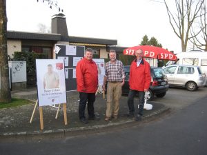 Peter Urban, Norbert Laube, Detlef Ehlert (vl) beim Info-Stand in Unterfeldhaus