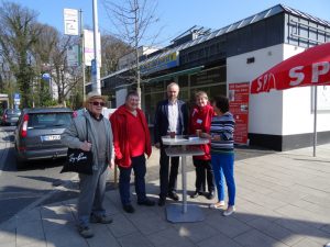 Gruppenbild mit Damen: rechts Elke Josting vom Seniorenrat und Marleen Buschmann, SPD-Ratskandidatin