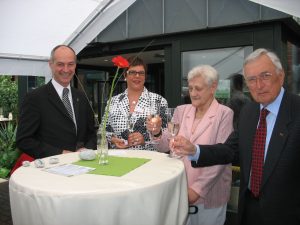 Detlef Ehlert, hier mit VertreterInnen des CBT-Senioren-Heims St. Johannes
