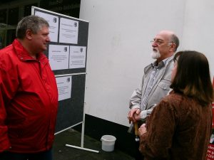 Peter Urban diskutiert mit Sandheider Bürgern über Fracking