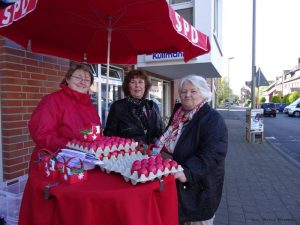 Marleen Buschmann, Edeltraud van Venrooy und Karin Fink (von links) 2014