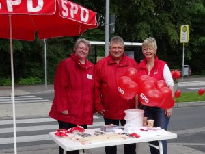 Peter Urban und Sabine Lahnstein, hier mit Ratskollegin Marleen Buschmann