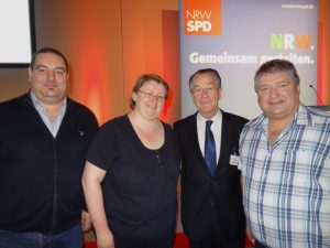Aus Hochdahl mit dabei: Toni Nezi, Marleen Buschmann mit Franz Müntefering, Peter Urban