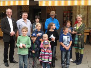 Preisträger mit Detlef Ehlert und Peter Urban (links) sowie Sara Willwerth (rechts)