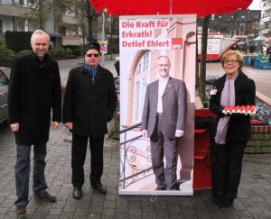 Landtagsabgeordneter manfred Manfred Krick unterstützt uns in Erkrath.... Mit Horst Esselborn und Ursula Mazurczak