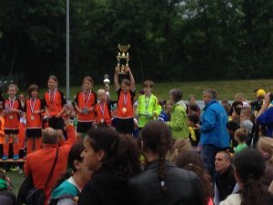 Mädchen der Sechseckschule in Trills werden Fußball-Stadtmeisterinnen 2015