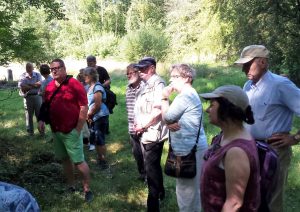 Besuchergruppe im Tongrubengelände